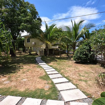 Single-Family Home With Gated Tropical Yard West End Kültér fotó