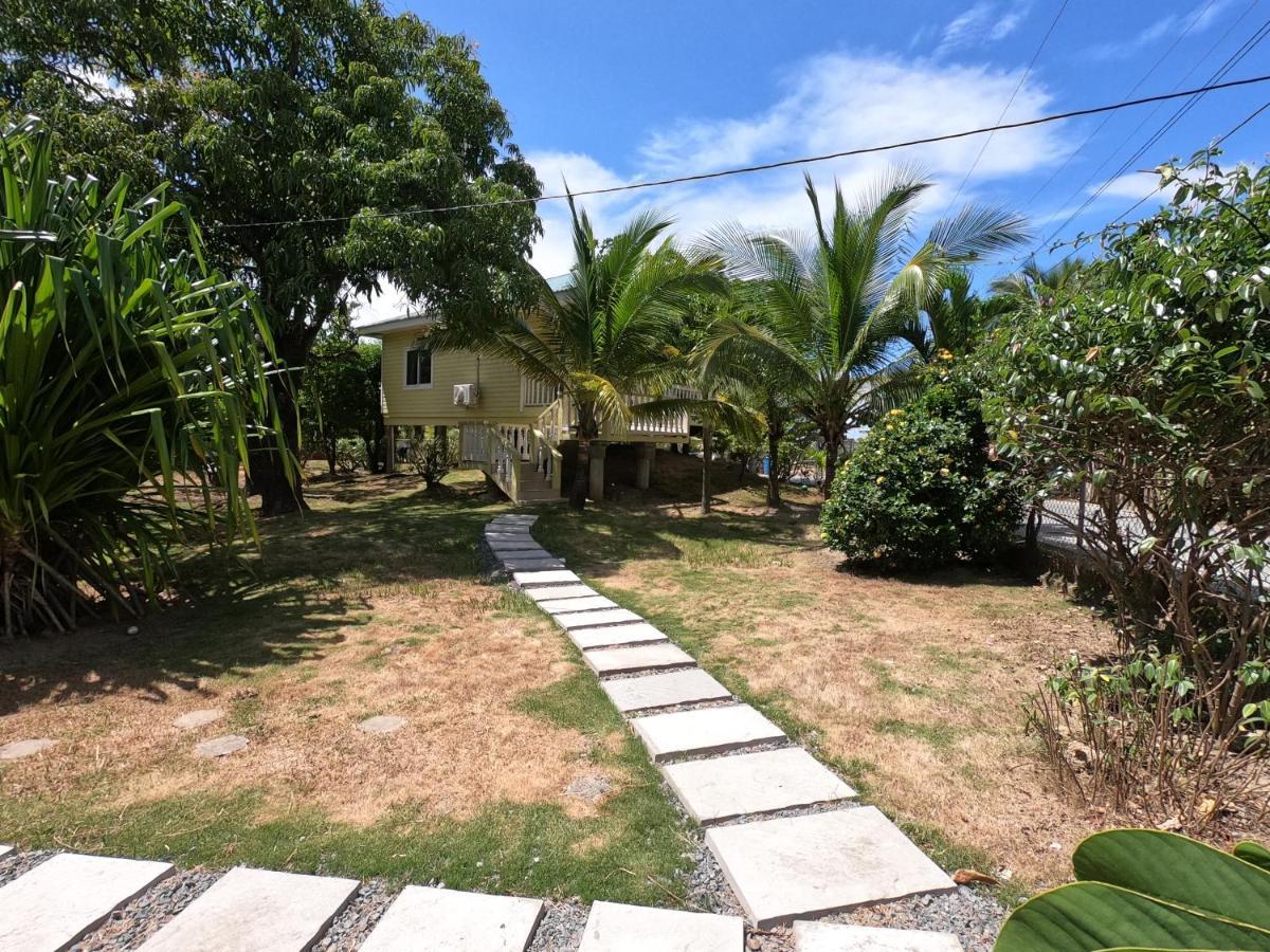 Single-Family Home With Gated Tropical Yard West End Kültér fotó